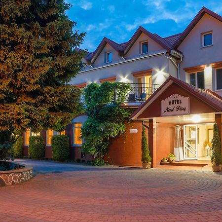 Hotel Nad Pisa Пиш Екстериор снимка