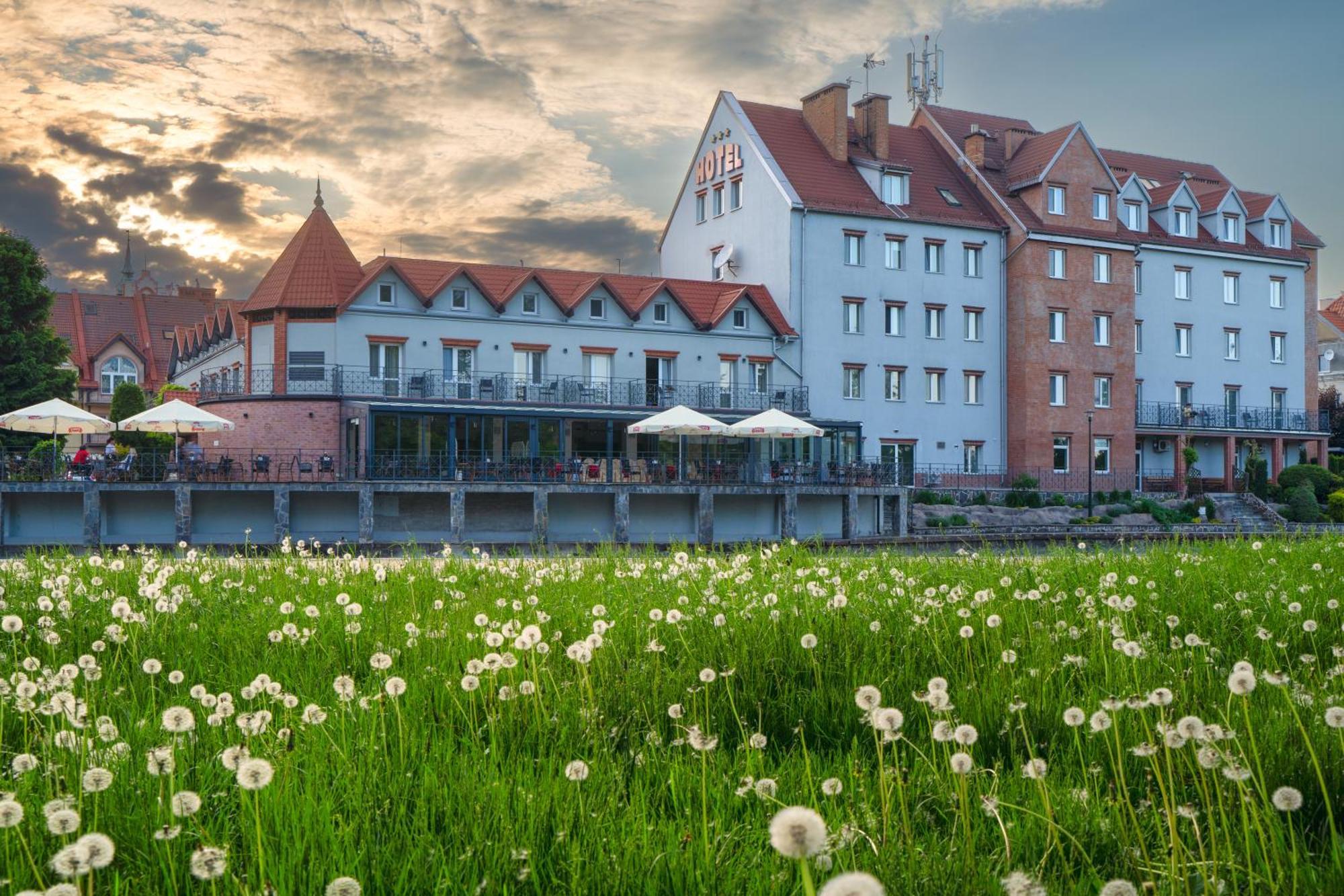 Hotel Nad Pisa Пиш Екстериор снимка
