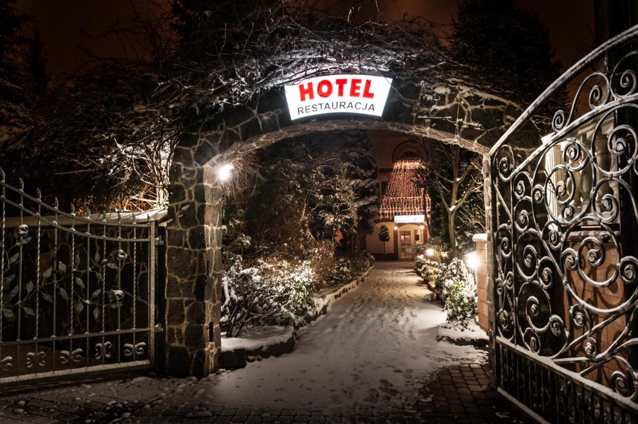 Hotel Nad Pisa Пиш Екстериор снимка